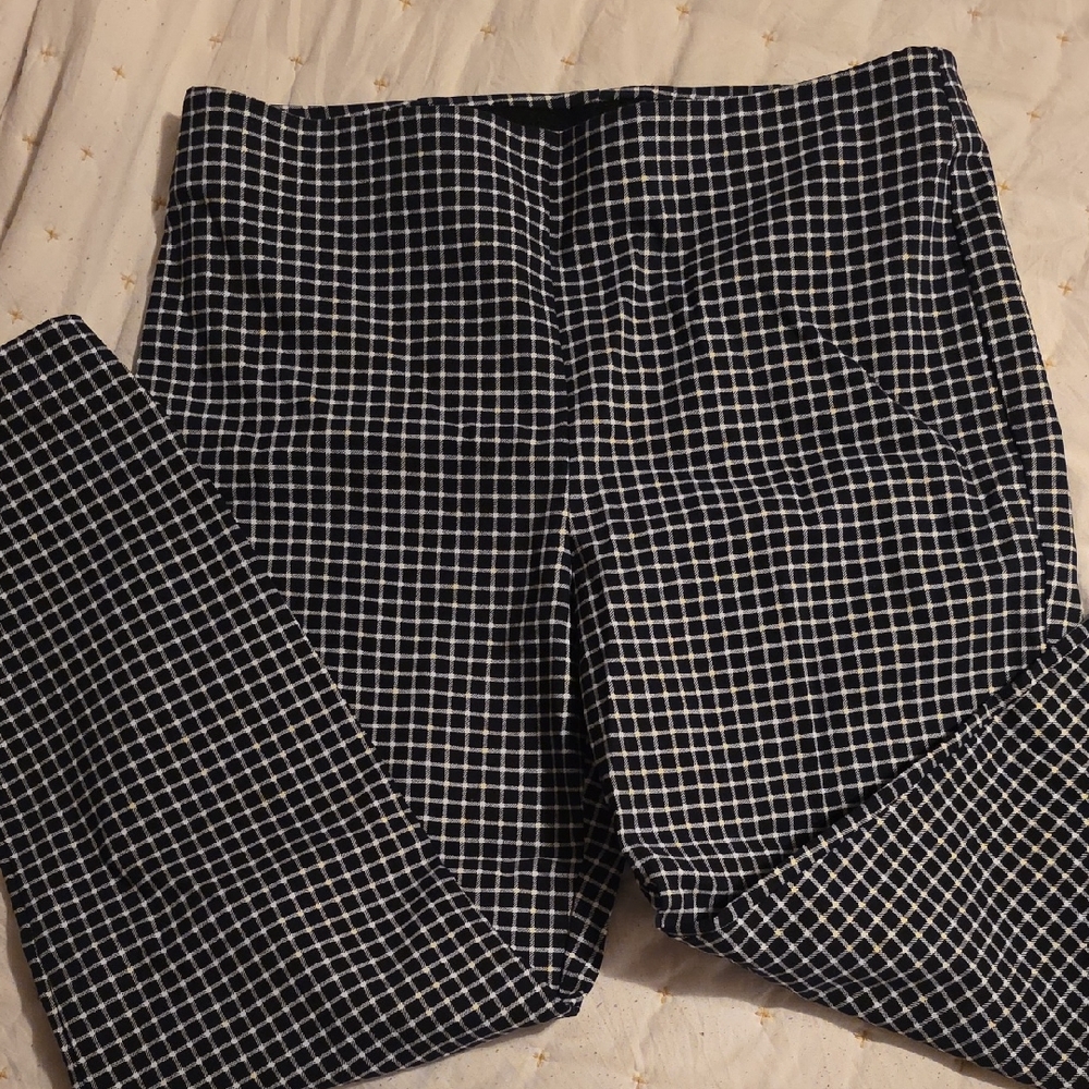 Counterparts Ladies Black & White Plaid Pull-on